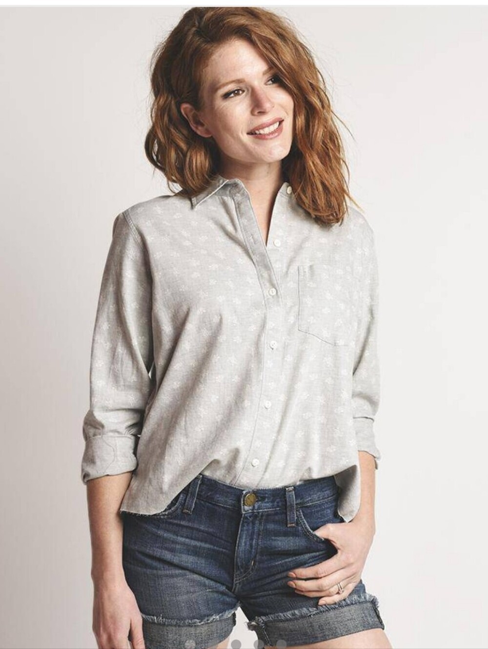 Current/Elliott Light Gray Button-Down Shirt with Subtle Floral Print Size 3 (L)